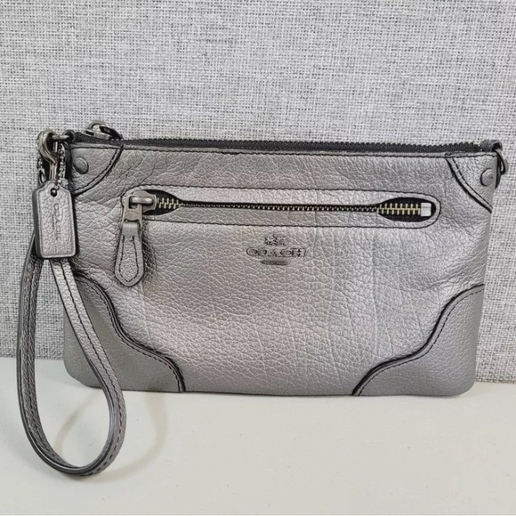 EUC COACH Wristlet Wallet Clutch In Grey Metallic Pebbled Leather AUTHENTIC - Picture 1 of 4